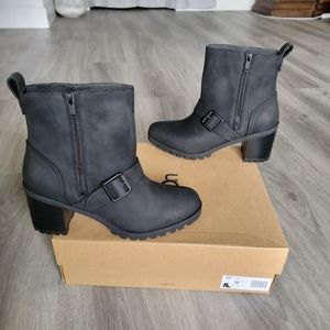 UGG Fern Waterproof Leather Boot